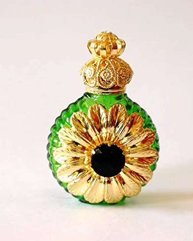 Flacons Parfum de Luxe. Un Savoir Faire Artisanal de Plus de 150 ans. Verre vert et cristal noir. Huile Essentielle, parfum, eau bénite.. Filigrane métal doré. H62mm. Vol 8ml