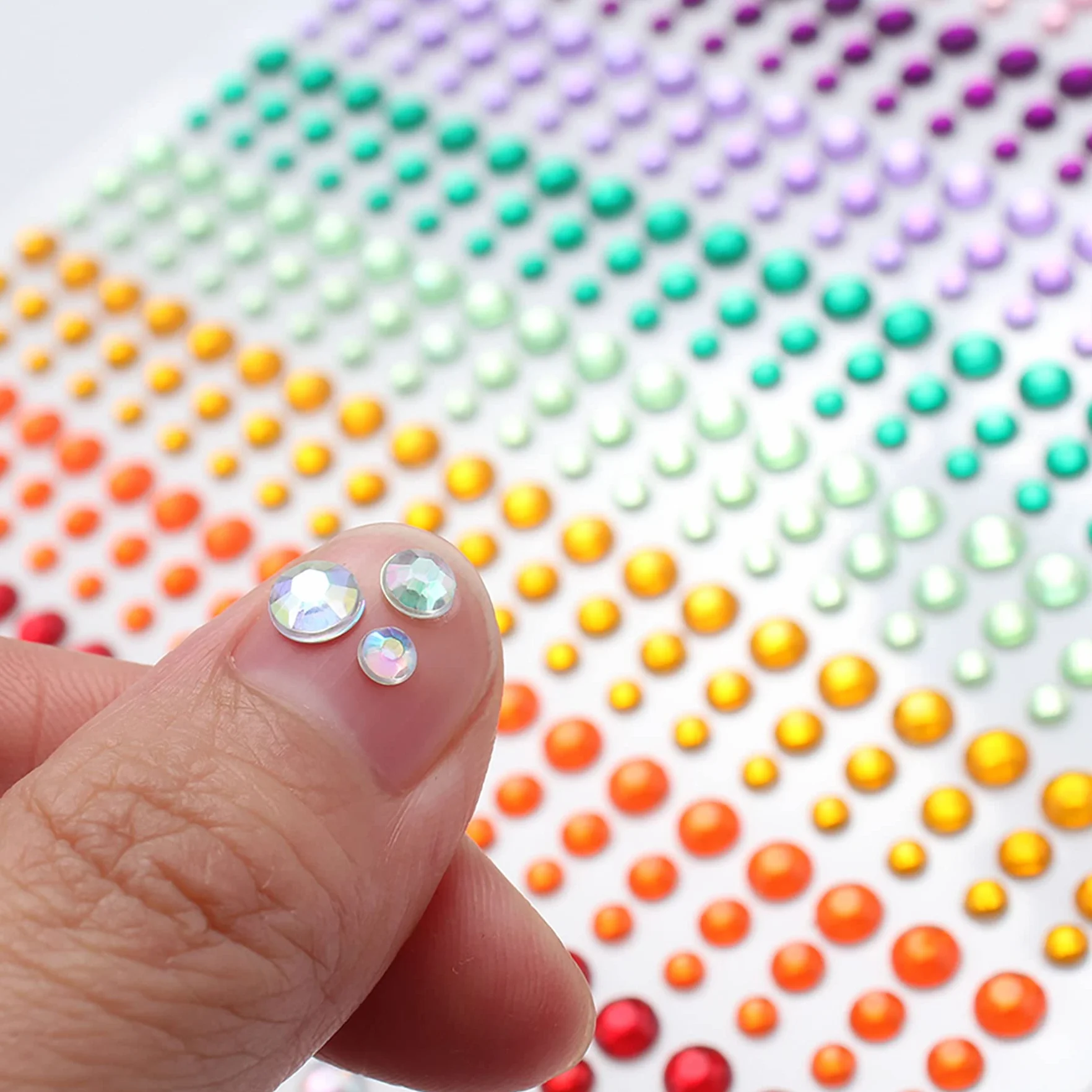 Pierres Précieuses Adhésif Acrylique Strass Autocollant 900 pièces pour DIY Décoration Maquillage Manucure