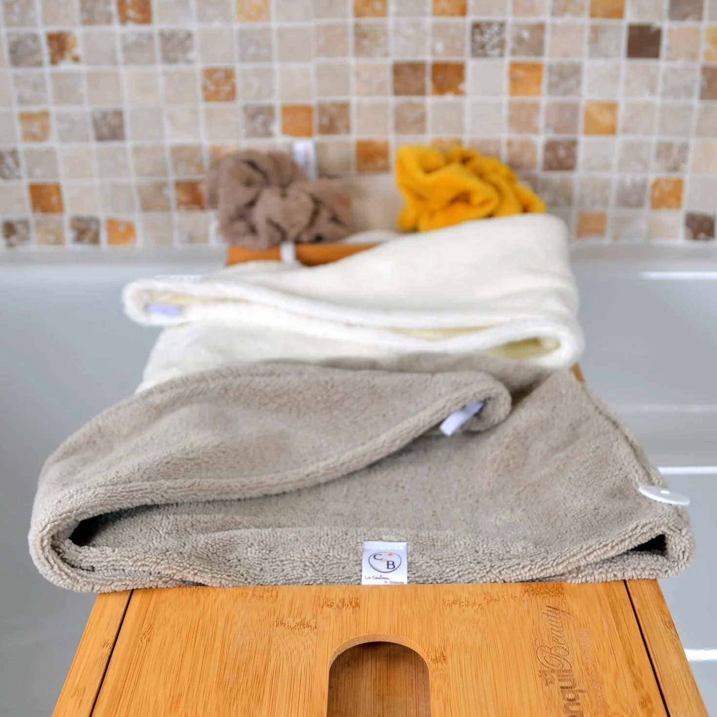 Serviette Cheveux Micro-éponge Bambou x2 - Absorbante Douce Séchage Rapide Turban Fixation Bouton Fabrication française Ecru Cappuccino