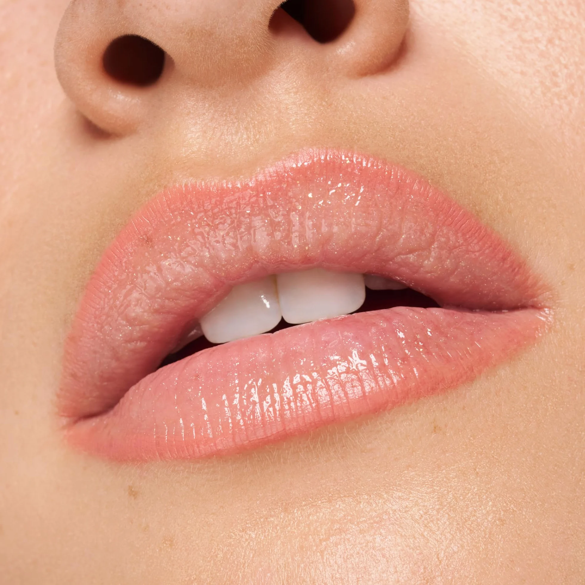 Essence Hydra Kiss Lip Oil Huile à Lèvres Hydratant Protecteur Brillant Sensation de Rosée 4ml