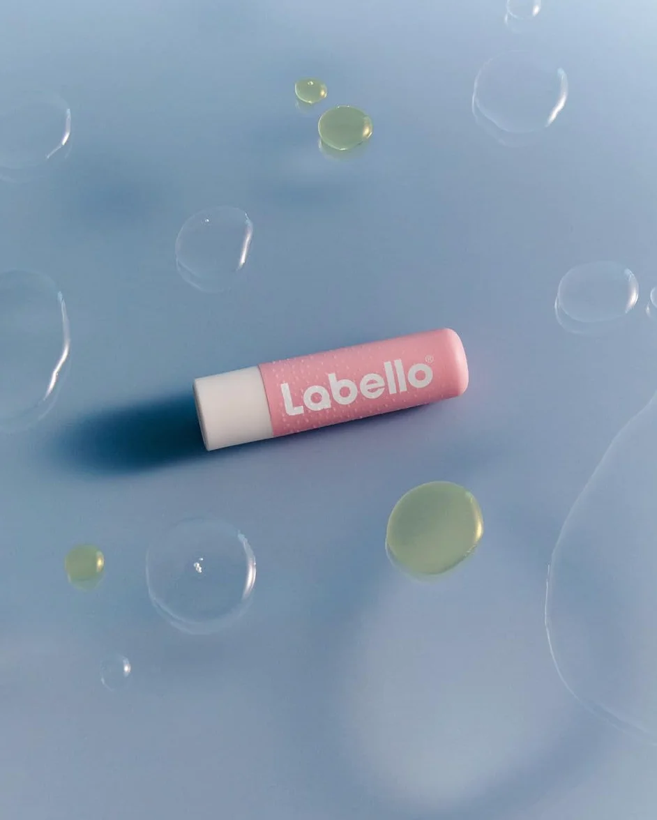 LABELLO Stick lèvres gommage hydratant exfoliant 5,5 ml soin nourrissant huile d'églantier vitamine E